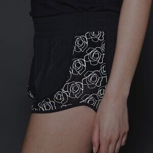 Lululemon Lucent Shorts 2.5" inseam Size 4